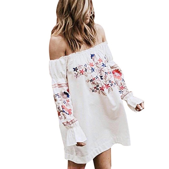 lovely boutiqe Dresses & Skirts - New off the shoulder summer dress